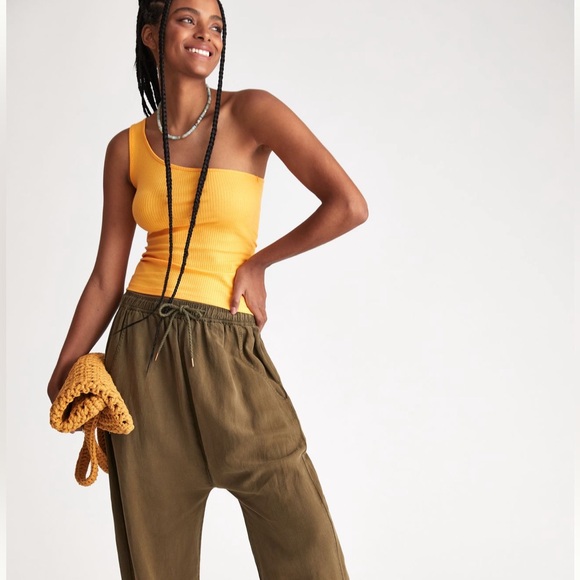 Anthropologie Tops - Anthropologie Ribbed One Shoulder Tank Medium